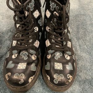 Kids Dr. Martens skull, heart & crossbones size 13